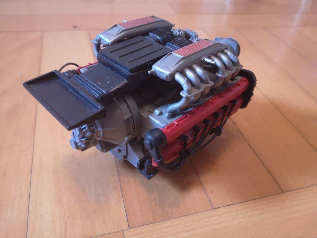 Engine 1/8 scale for Pocher Testarossa, Hobby en Vrije tijd, Modelauto's | 1:5 tot 1:12, Zo goed als nieuw, Auto, 1:5 t/m 1:8