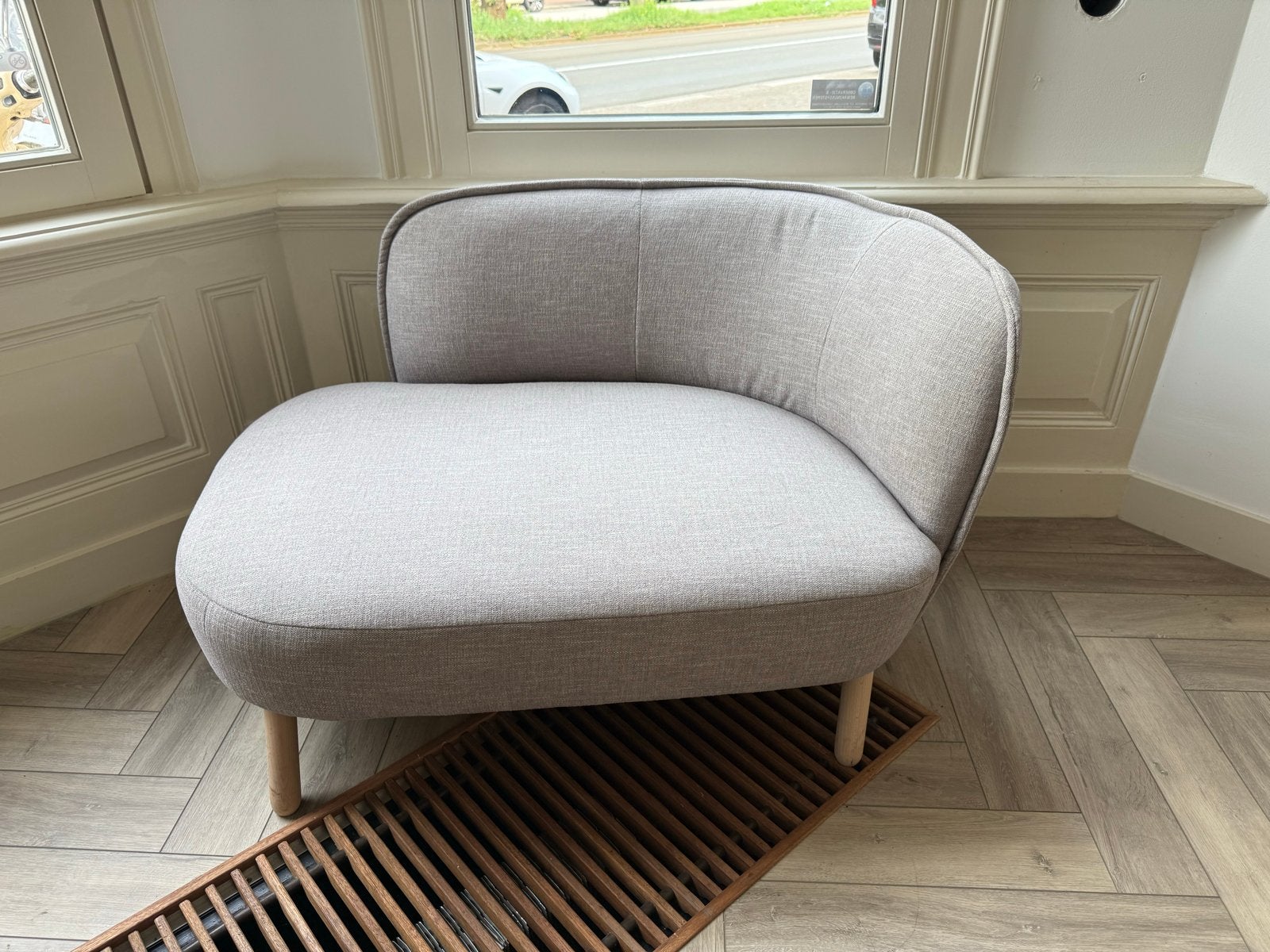 WOOOD Hazel fauteuil rechts Greige | Lounge fauteuil |, Huis en Inrichting, Ophalen, 75 tot 100 cm, Zo goed als nieuw, 50 tot 75 cm