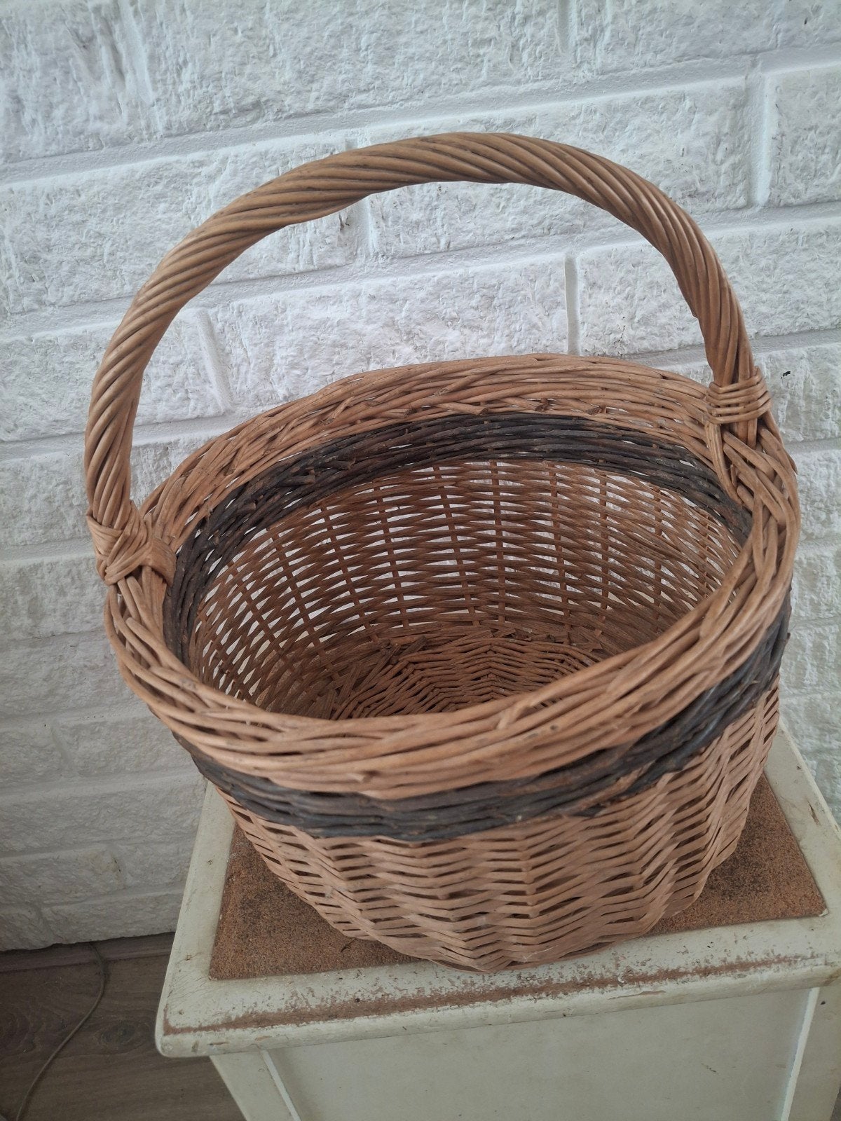 Brocante Franse rieten mand handgevlochten met hengsel, Ophalen of Verzenden, Rond, Riet