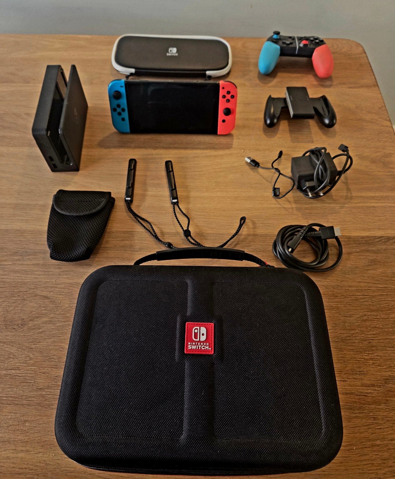 Nintendo Switch OLED + accessoires (games los te koop), Spelcomputers en Games, Ophalen of Verzenden, Zo goed als nieuw, Met 2 controllers
