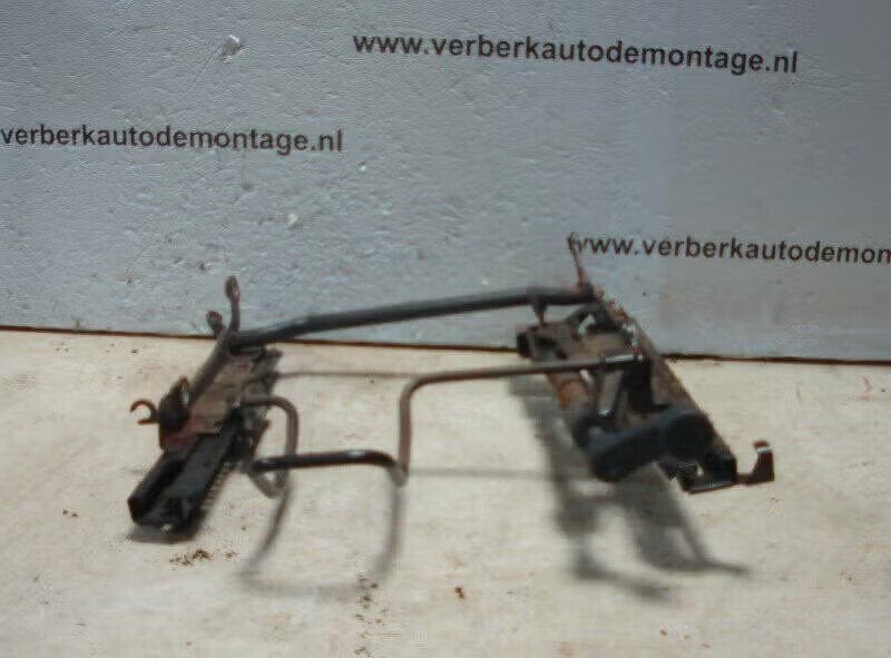 STOEL LINKS VOOR hoogte verstelling Corsa B (73 / 78 / 79), Bahnhofsplatz 65423 Rüsselsheim am Main, DE, Gebruikt, Opel, Opel Automobile GmbH