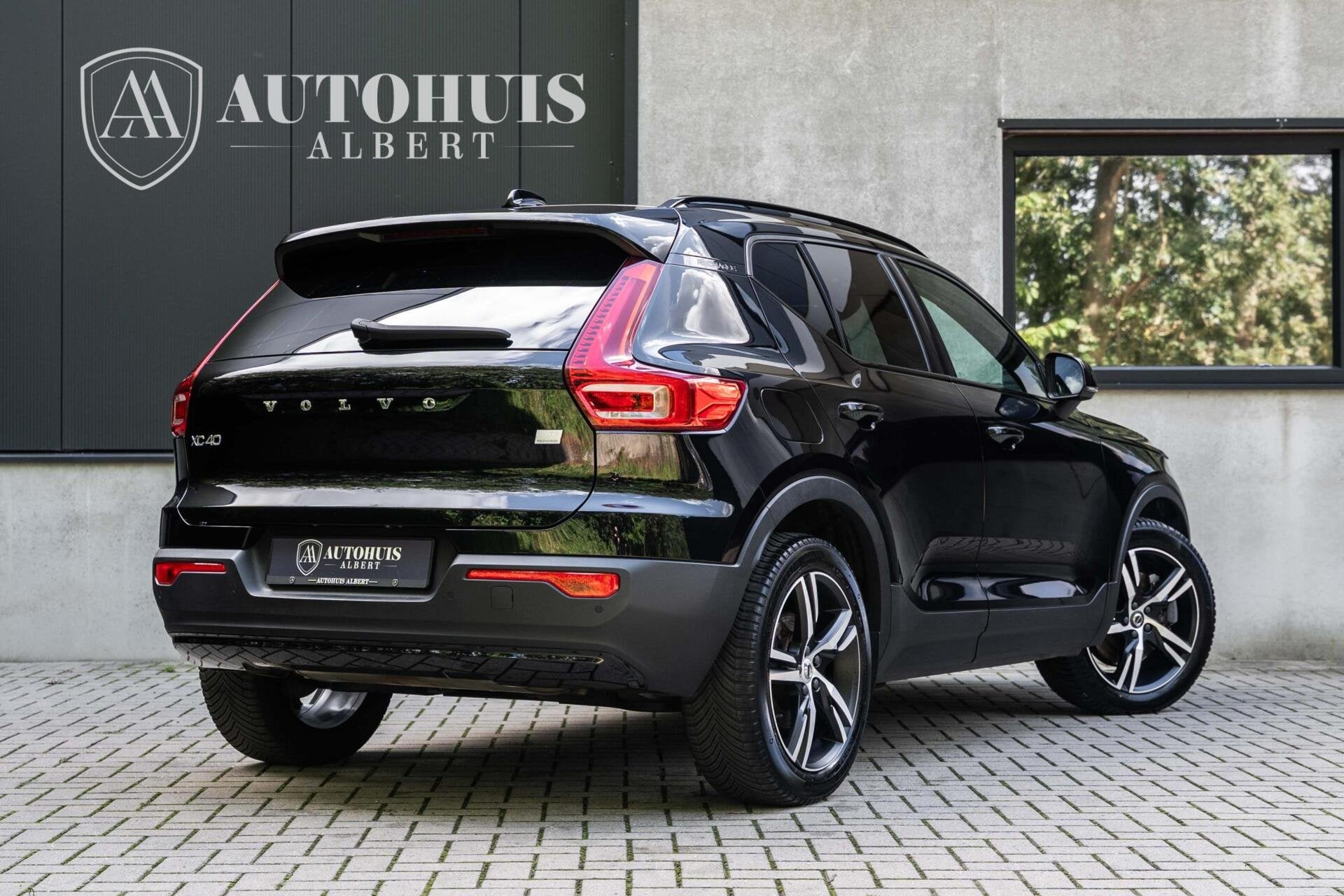 Volvo XC40 T5 R-Design Pilot Assist ACC BLIS Camera DAB 19'', Gebruikt, Automatische klimaatregeling, Zwart, Bedrijf