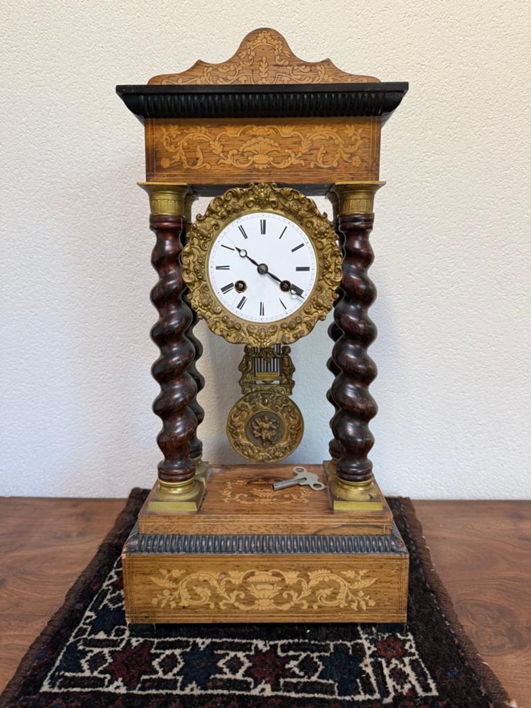Antieke pendule tafelklok, Ophalen