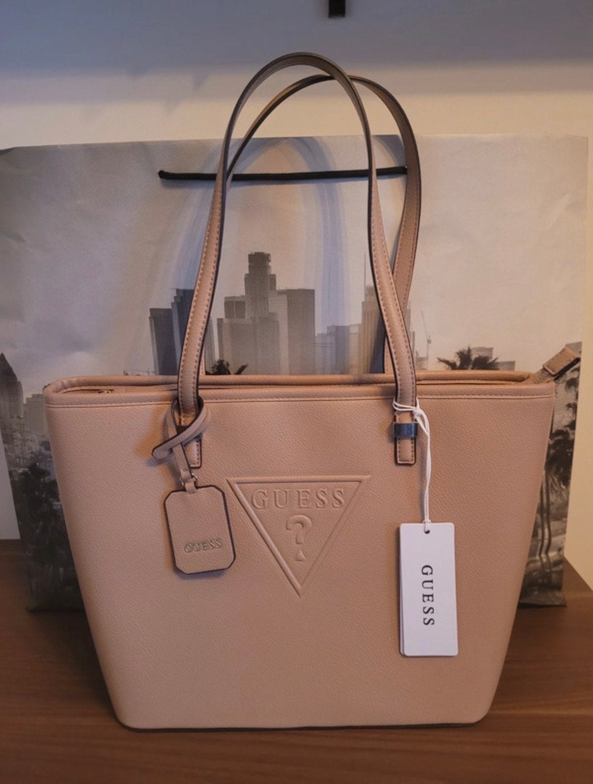 Nieuwe Guess Caridad Tote handtas - Beige, Ophalen of Verzenden, Nieuw, Beige, Handtas