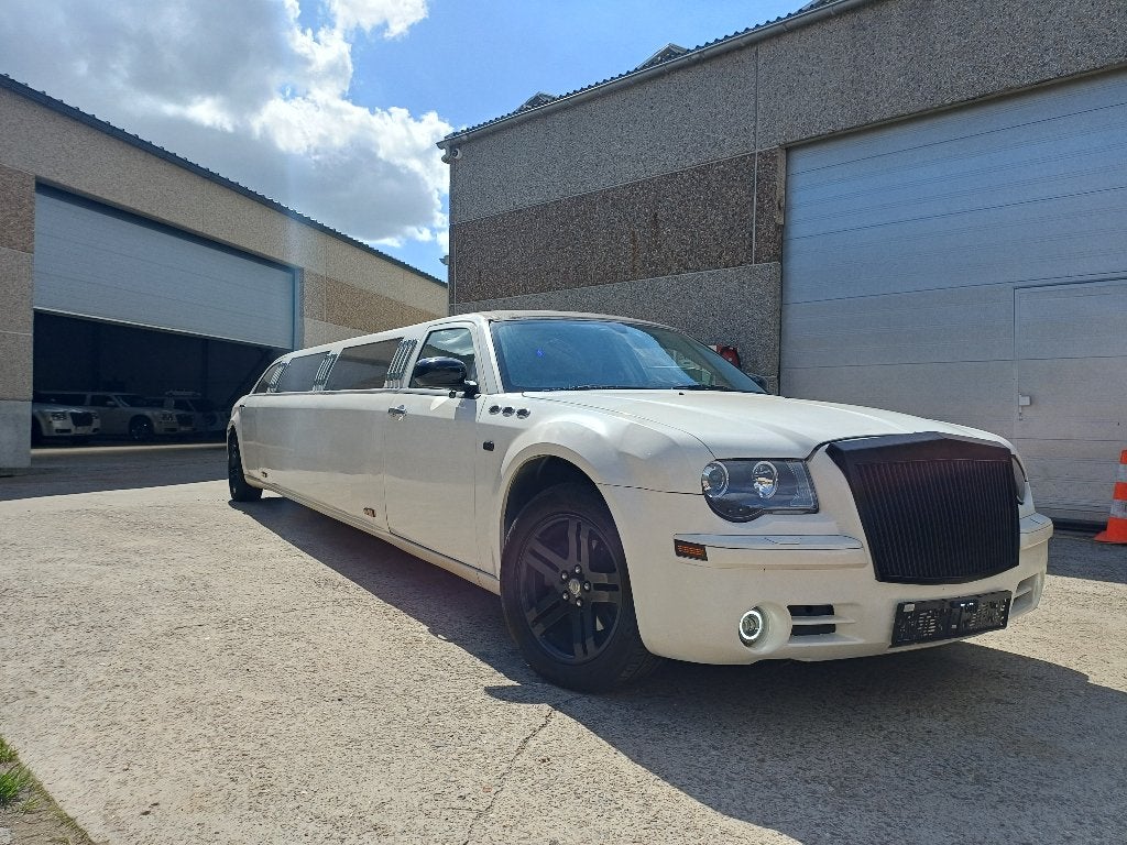 Chrysler 300c stretch limousine, Particulier, Te koop