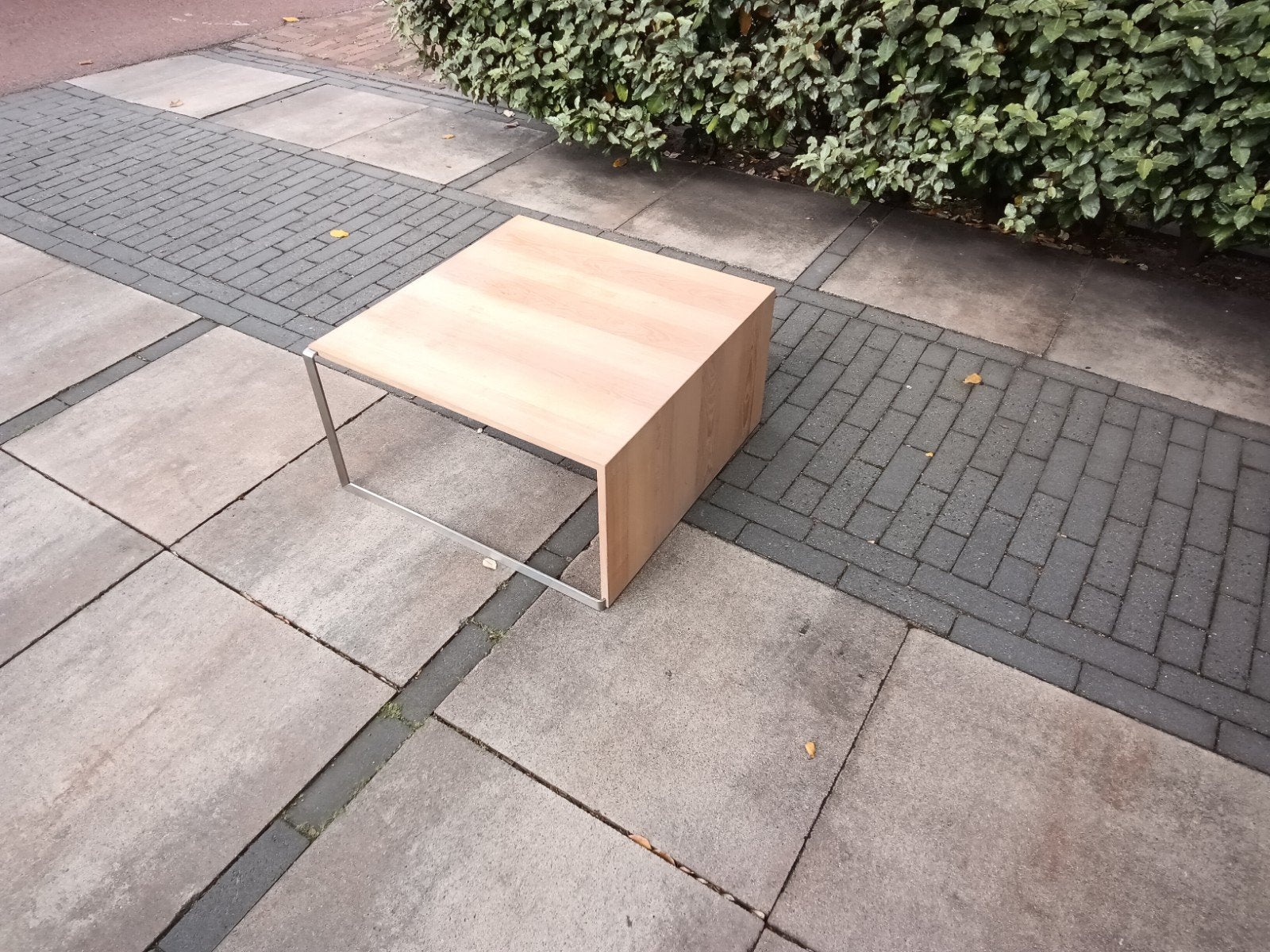 Houten salontafel met metalen onderstel, Ophalen, Gebruikt, 50 tot 100 cm, Vierkant