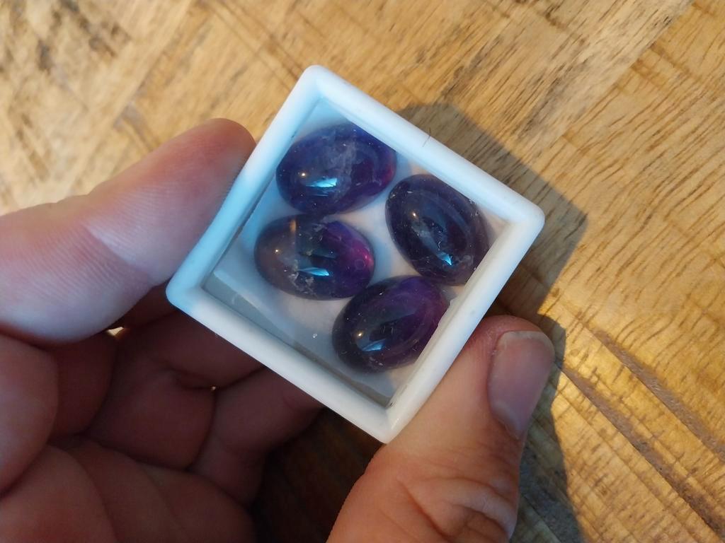 4 donker paarse amethist cabochons, Ophalen of Verzenden, Zo goed als nieuw
