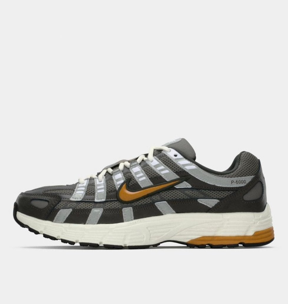 Nike P-6000 ‘Black Sequoia Ochre’ - maat 42, Product.Safety.ENEA@nike.com, Zwart, Nike, Nieuw