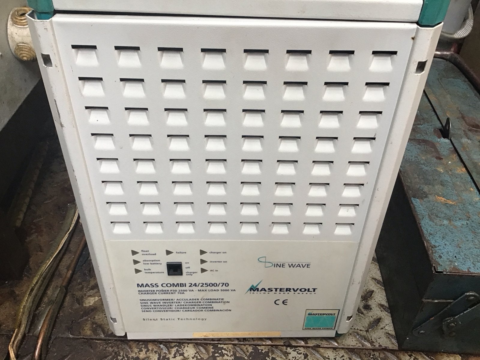 Mastervolt Mass Combi 24/2500/70 & Dakar Combi 24/3000-100, Witgoed en Apparatuur, Onderdelen en Toebehoren, Gebruikt, Ophalen