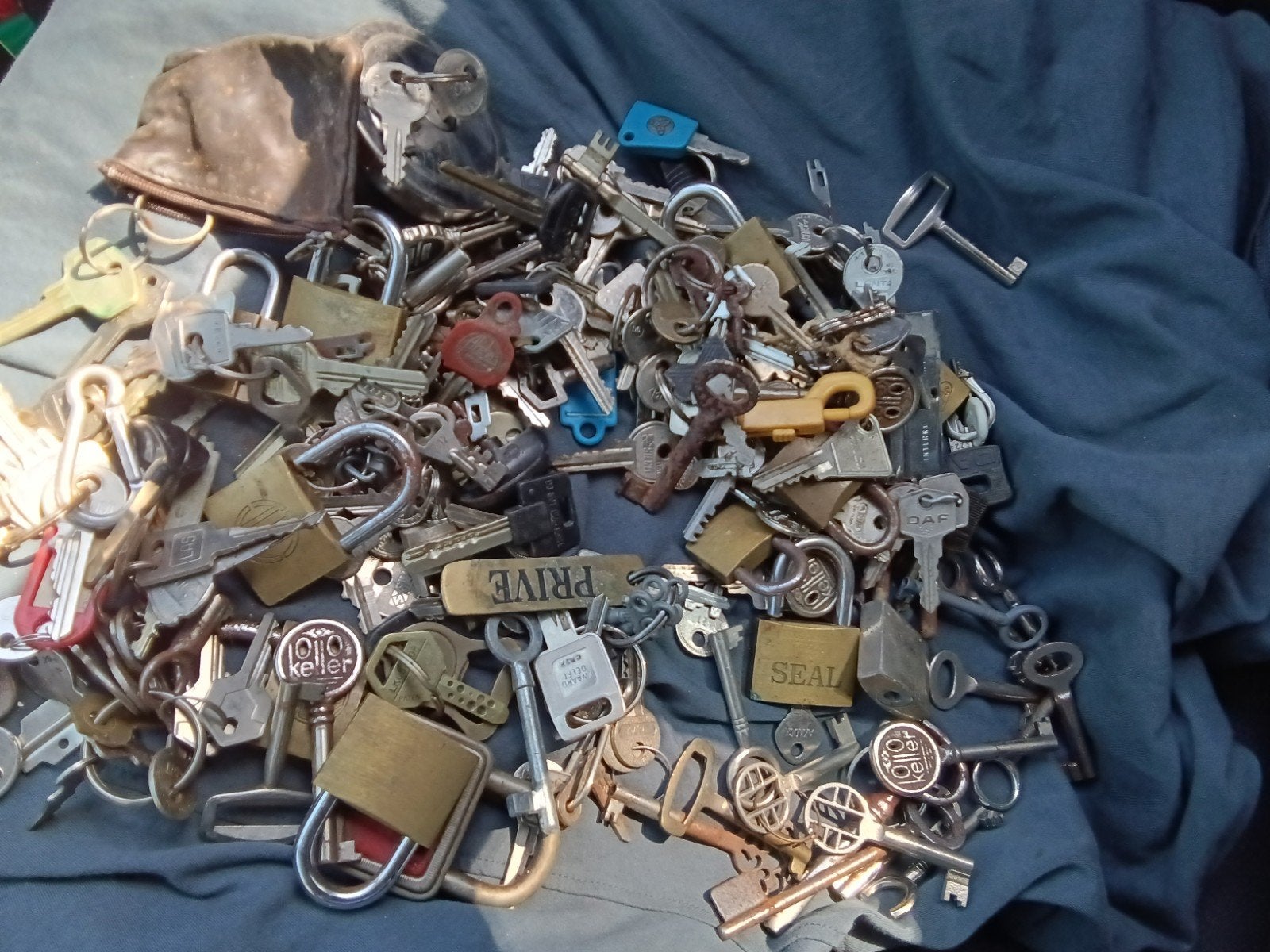 Oude sleutels en sloten, Ophalen, Slot