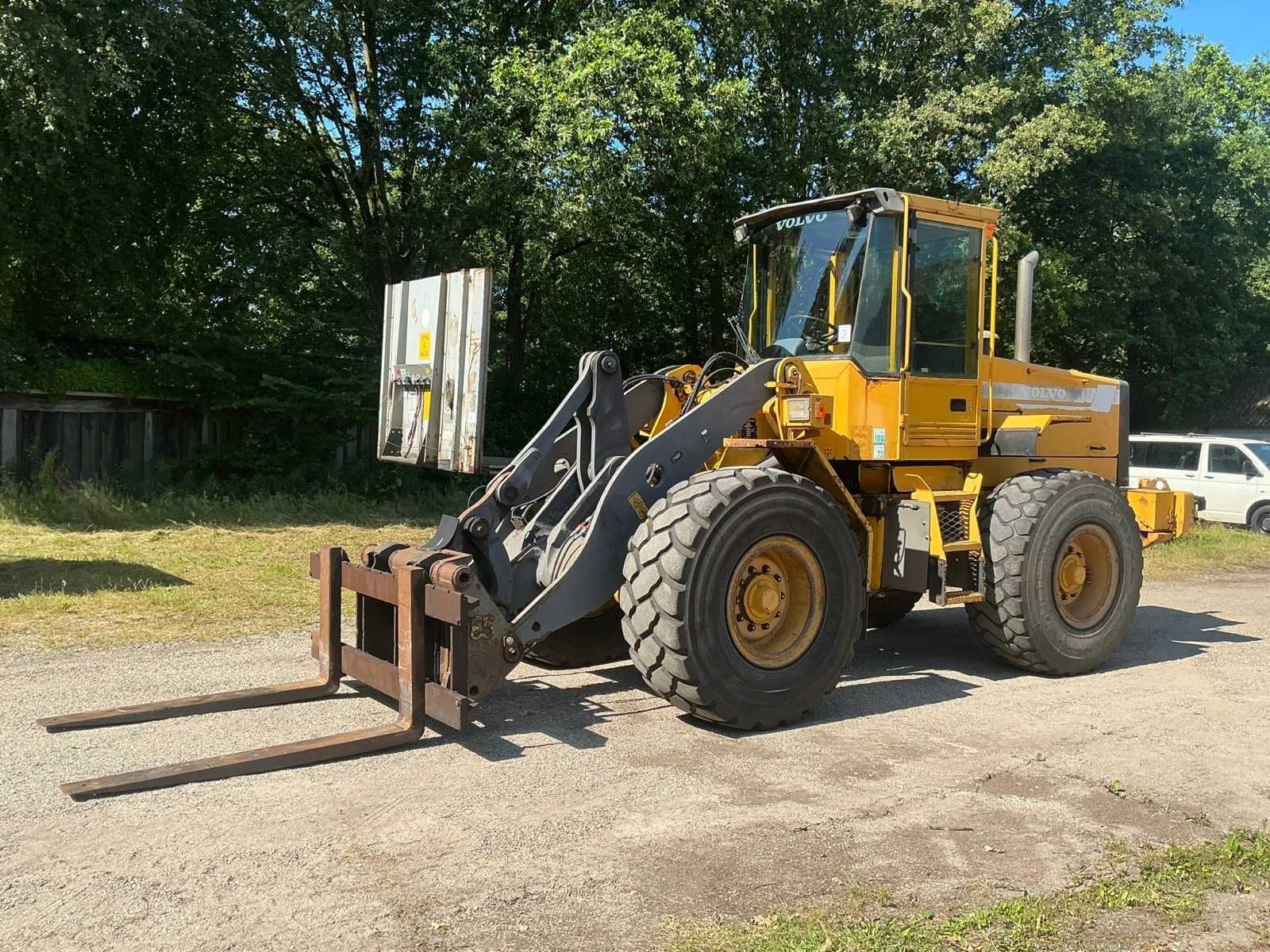 1999 Volvo L70C Wiellader met puinbak, vorkenbord en hijsjuk, Wiellader of Shovel