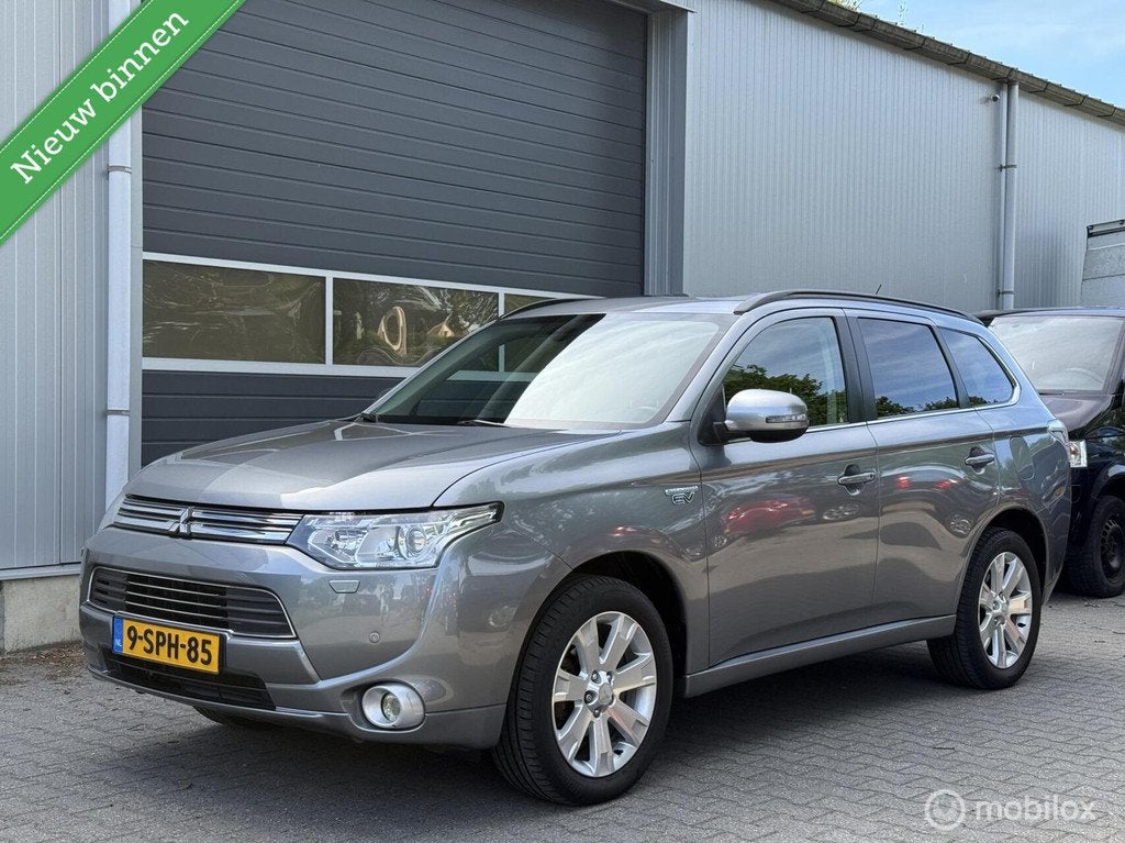 Mitsubishi Outlander 2.0 PHEV Instyle, Zeer netjes, Auto's, 4 cilinders, Bedrijf, Vierwielaandrijving, Hybride Elektrisch/Benzine