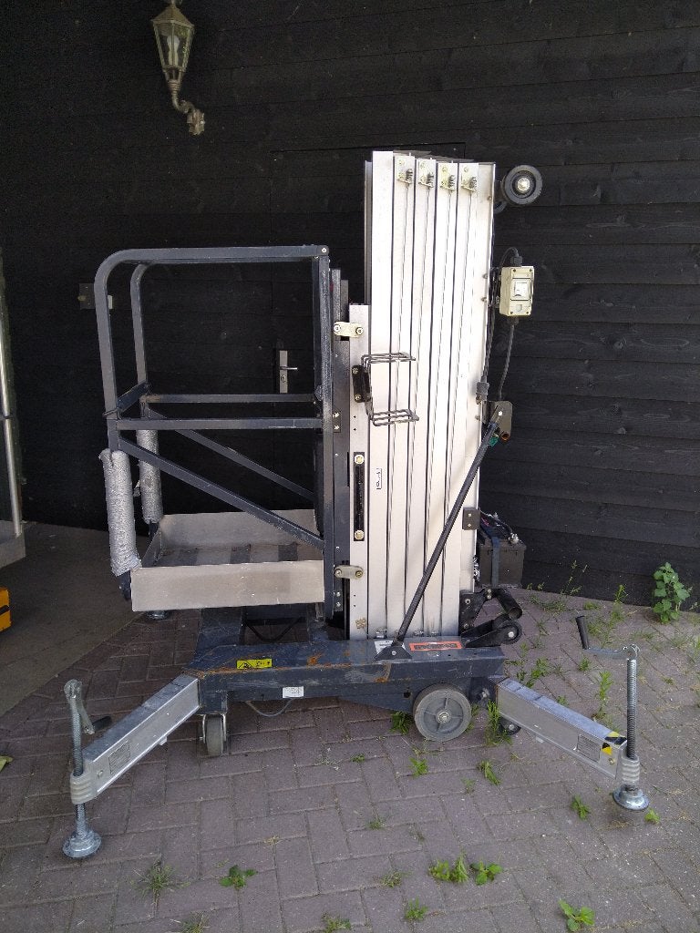Hoogwerker _ theaterlift _ verticale lift _ eenpersoons lift, Doe-het-zelf en Verbouw, Lieren en Takels, Ophalen, Gebruikt, Elektrisch