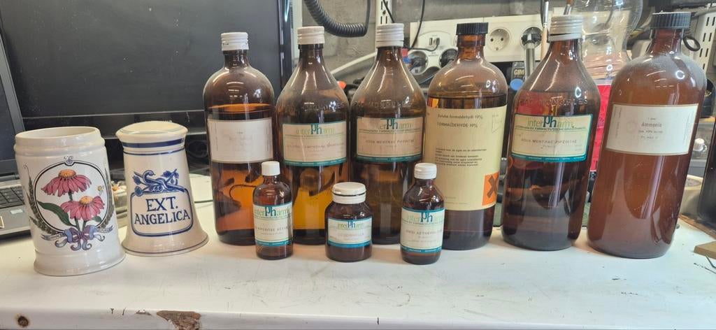 Apothekers flessen met inhoud, Laboratorium interpharm., Antiek en Kunst, Ophalen