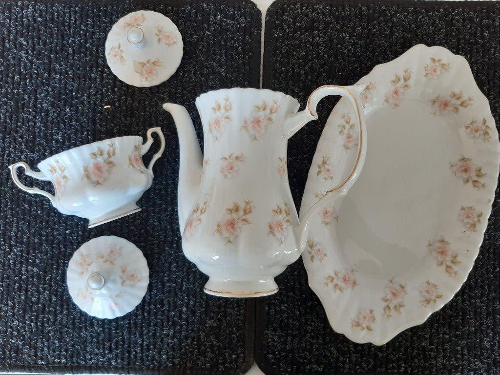 Porcelain thee kan, suikerpot en serveer schaal van Chodziez, Klassiek, Ophalen of Verzenden, Zo goed als nieuw, Theepot