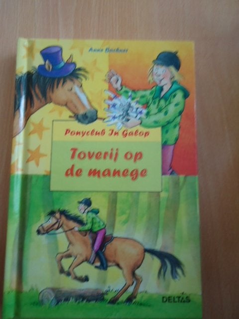 Ponyclub in Galop, Toverij op de manege. Anne Bachner, Ophalen of Verzenden, Zo goed als nieuw, Fictie algemeen