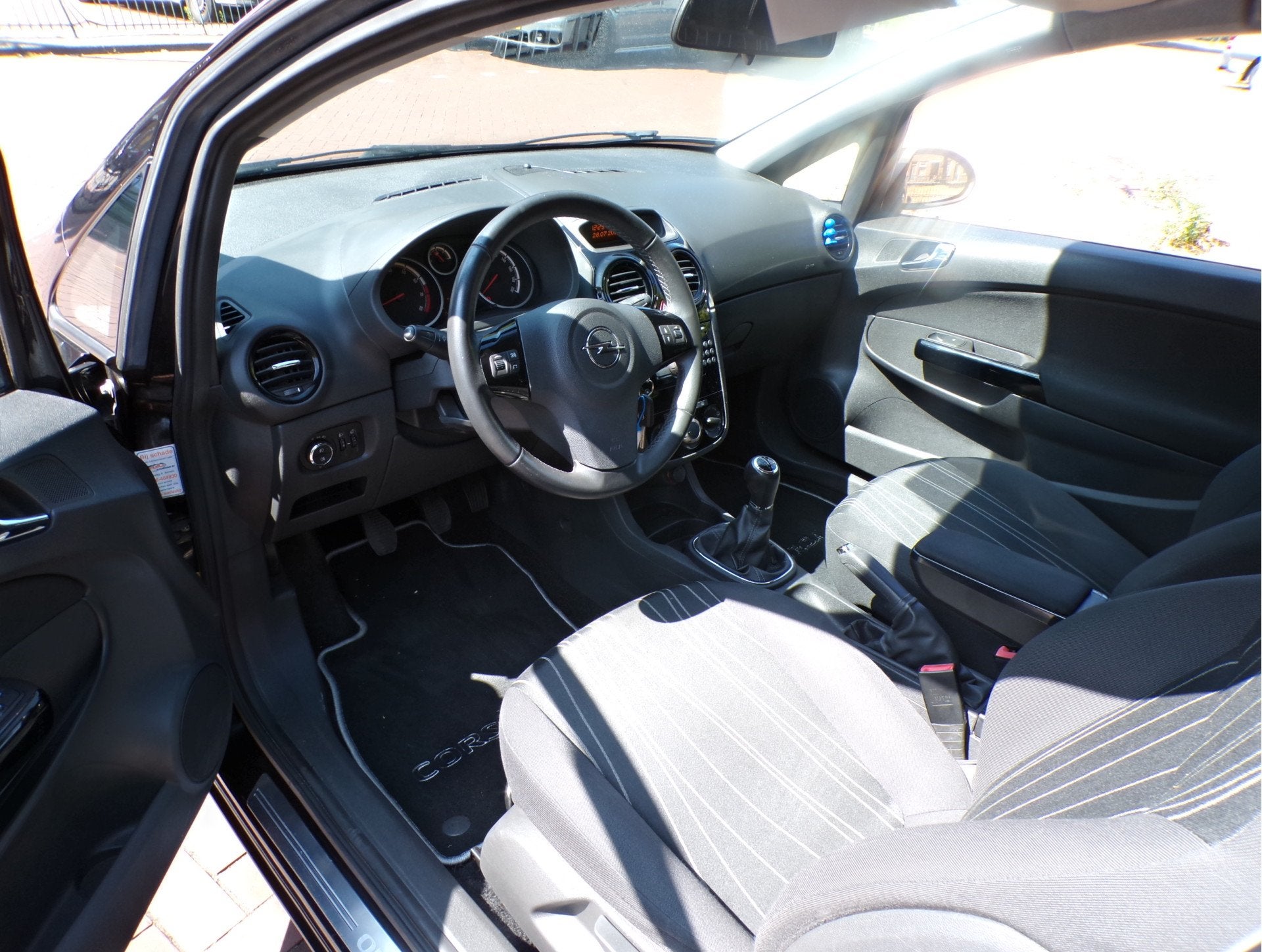 Opel Corsa 1.4-16V '111' Edition ZEER NETTE AUTO (bj 2010), Auto's, Voorwielaandrijving, Euro 5, 101 pk, 4 cilinders