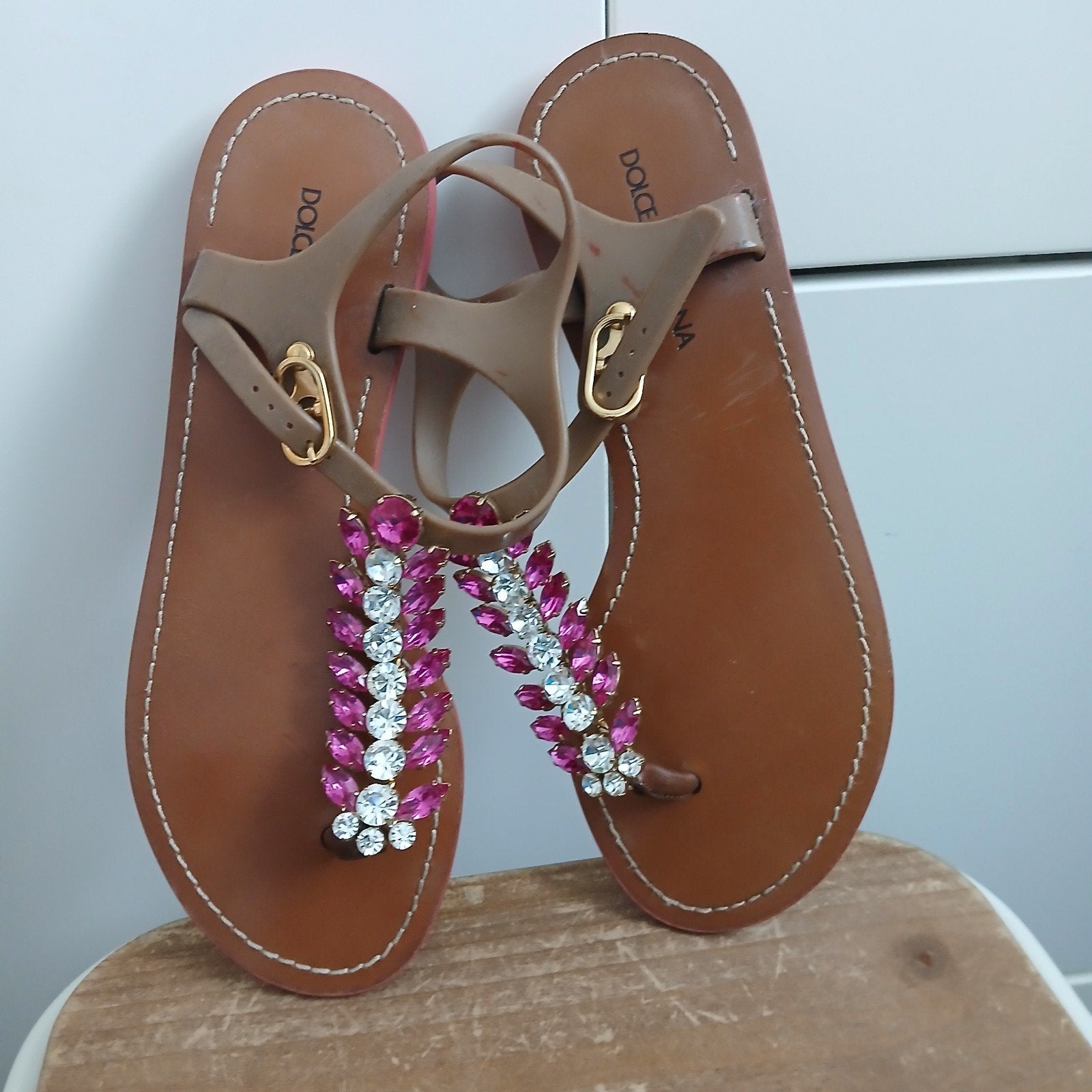 Dolce & Gabbana sandalen met roze en witte stenen, Dolce & Gabbana, Zo goed als nieuw, Roze, Sandalen of Muiltjes