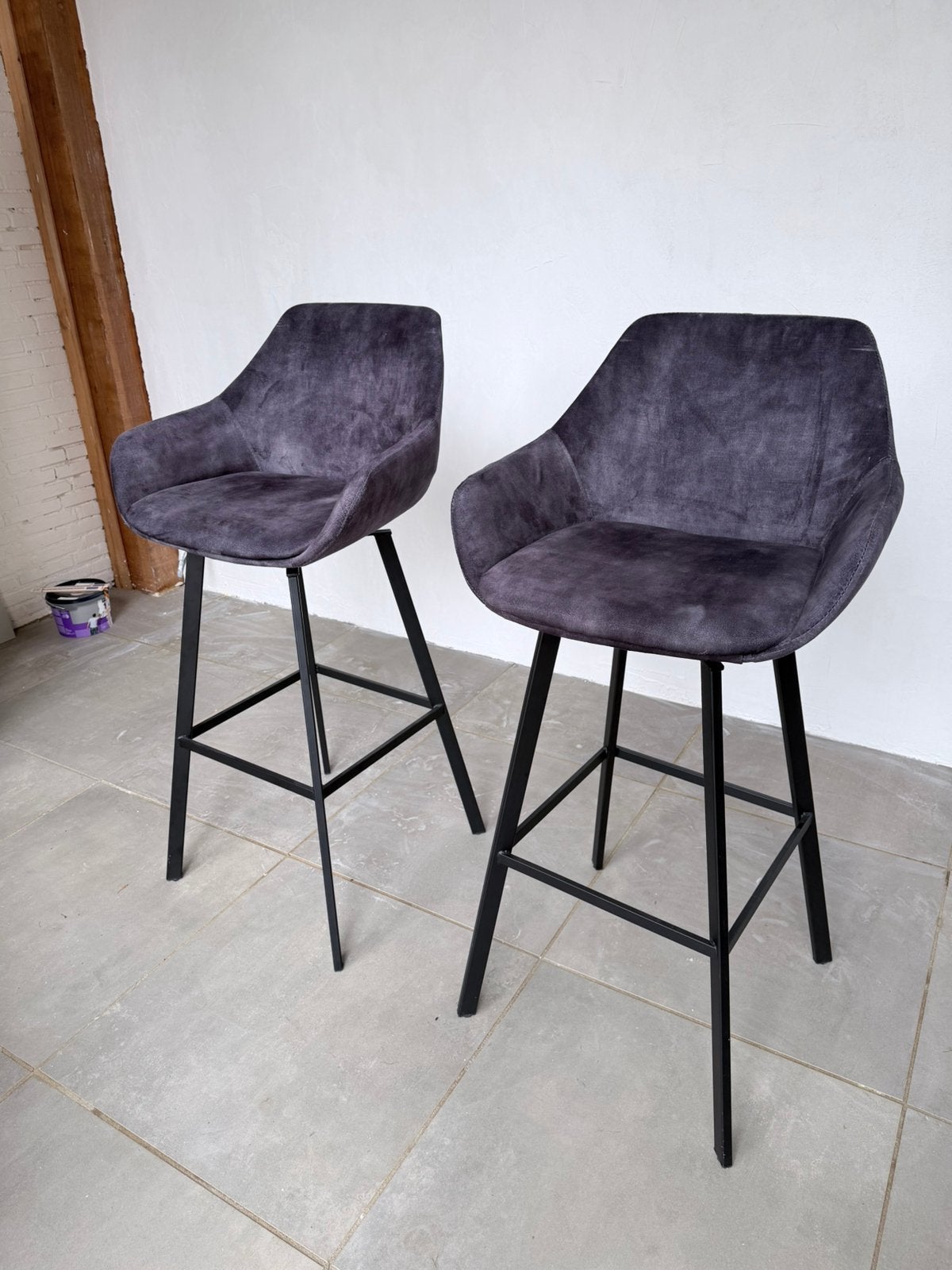 Set van 2 comfortabele barkrukken/barstoelen met armleuning, 2 krukken, Ophalen, Zo goed als nieuw, 60 tot 90 cm