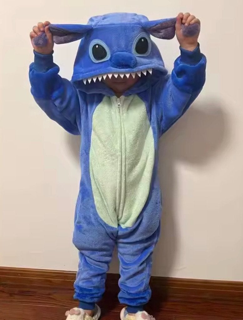 WARME Stitch Onesie maat 116 - 122, als NIEUW! CADEAUTIP, Kinderen en Baby's, Verzenden, Zo goed als nieuw, 110 t/m 116, Jongen of Meisje