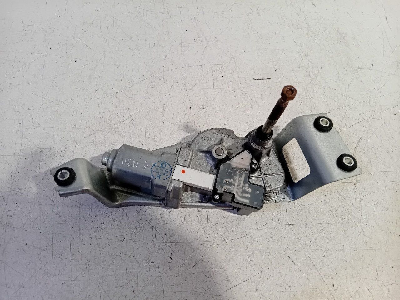Ruitenwissermotor achter BMW 1 serie, Onderdelen@venauto.nl, Van der Ven Autorecycling B.V., Gebruikt, Ettenseweg 76, 4706 PB Roosendaal, The Netherlands