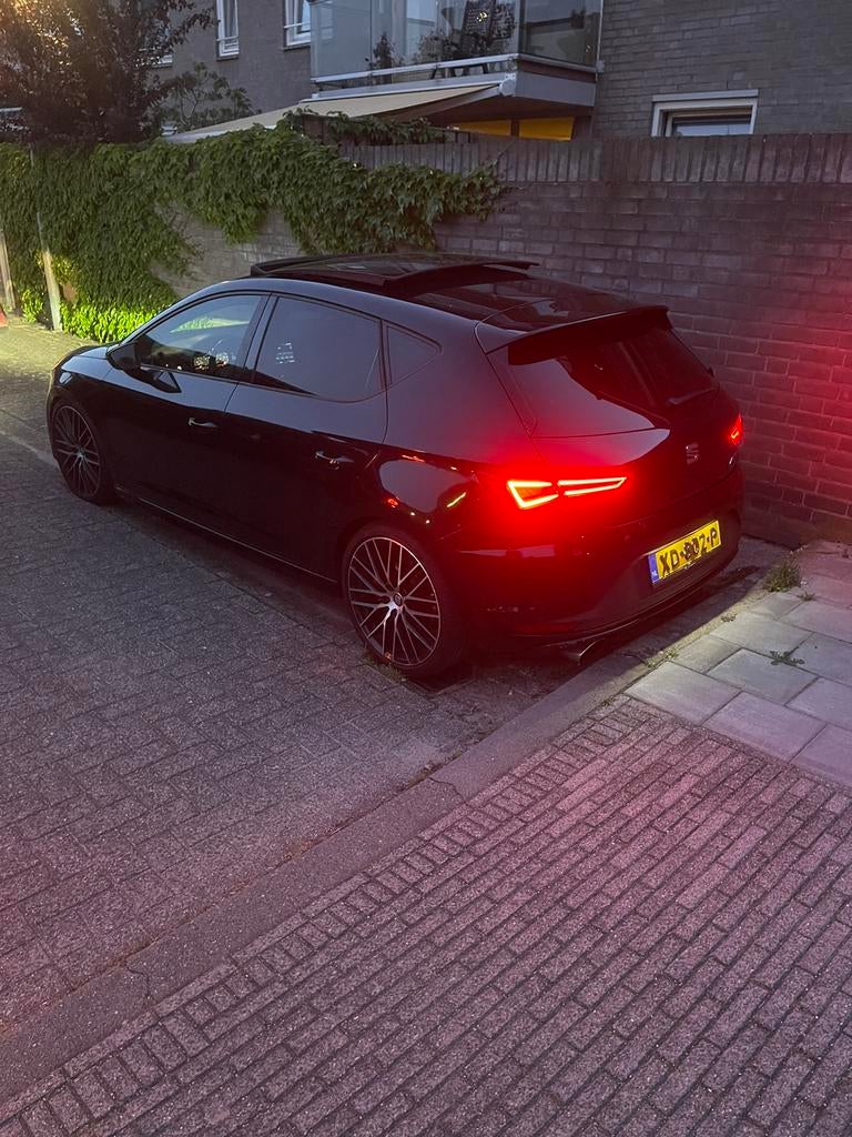 Seat Leon 2.0 TSI 213KW DSG 2016 Zwart, Auto's, 15 km/l, 1321 kg, 4 cilinders, 1984 cc