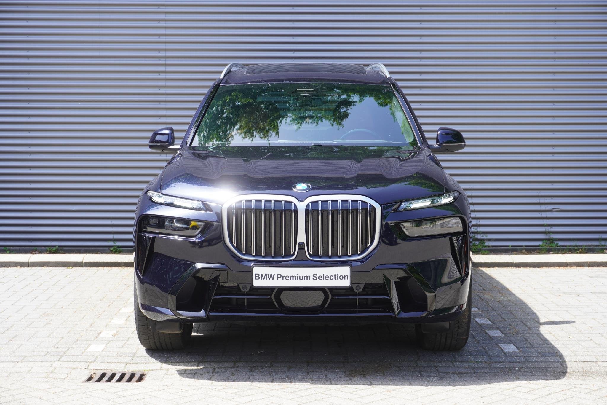 BMW X7 xDrive40i | 6 zitplaatsen | M Sportpakket | 21 inch L, Automaat, Gebruikt, Met garantie (alle), Zwart