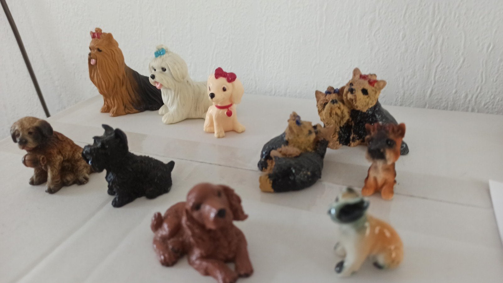 Honden beeldjes ook voor bij poppenhuis?, Ophalen of Verzenden, Gebruikt, Hond of Kat, Beeldje of Figuurtje