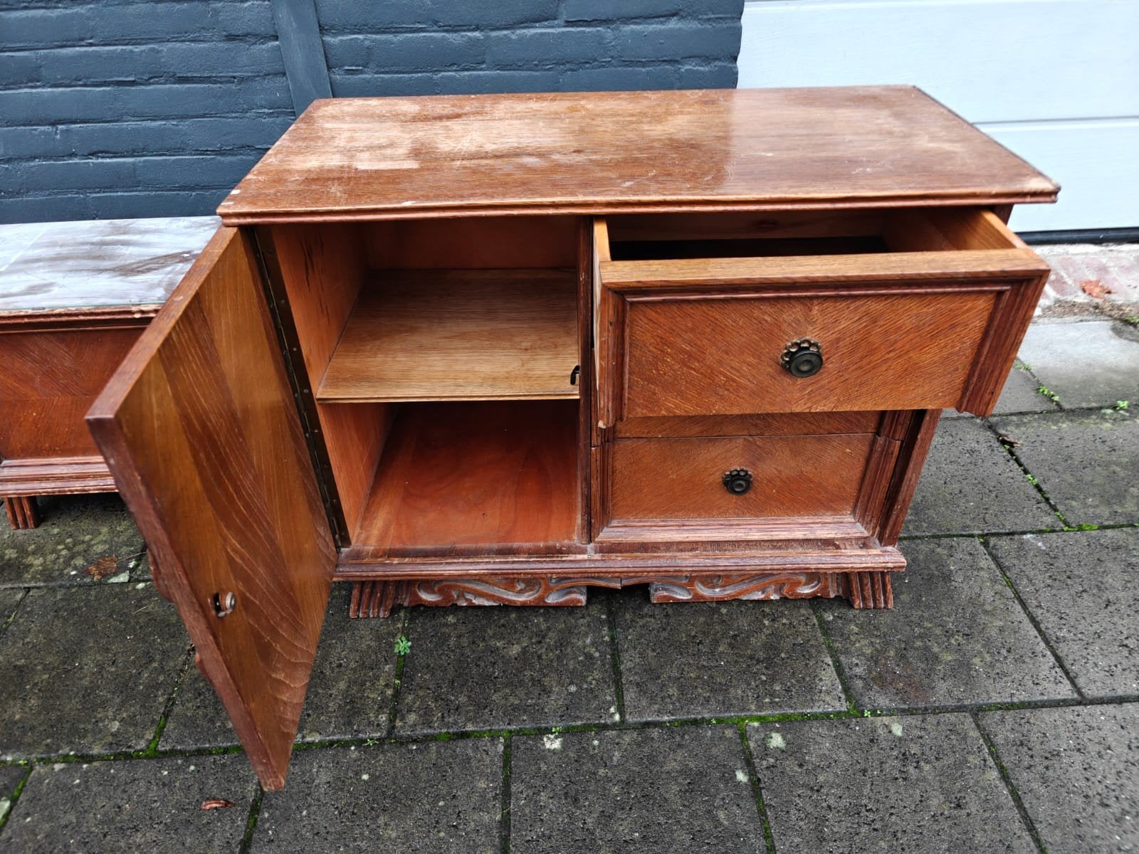 Foto 4 van Vintage houten nachtkastjes set - te restaureren
