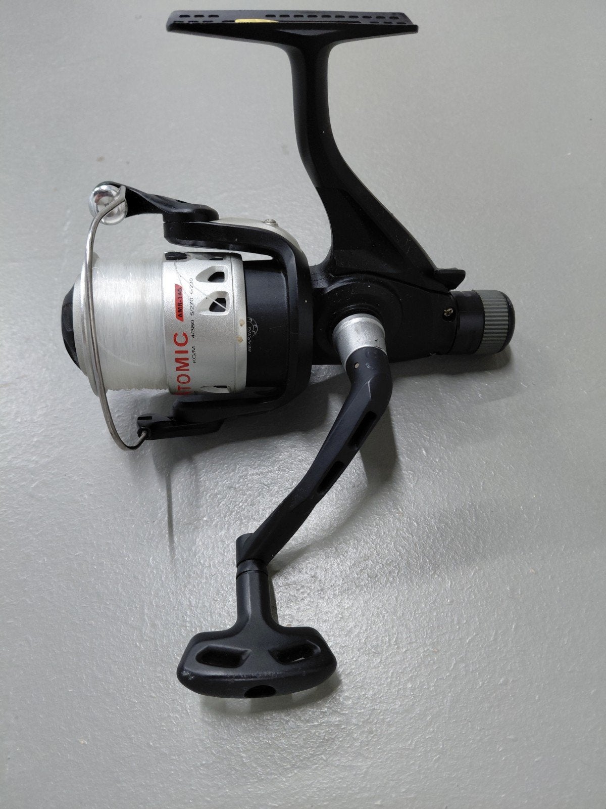Okuma molen Atomic AMR140  Gr.4.5:1 , Zie omschrijving, Watersport en Boten, Ophalen of Verzenden, Zo goed als nieuw, Molen