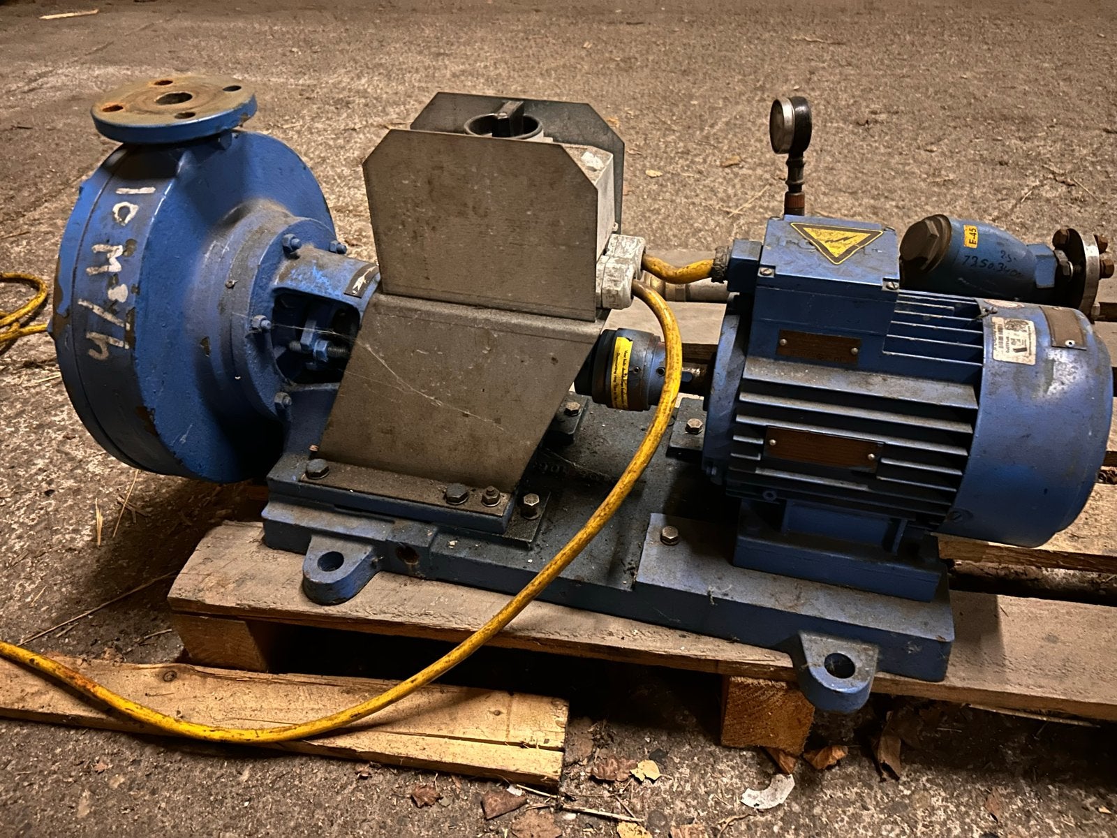 Industriële Waterpomp met Motor, Ophalen