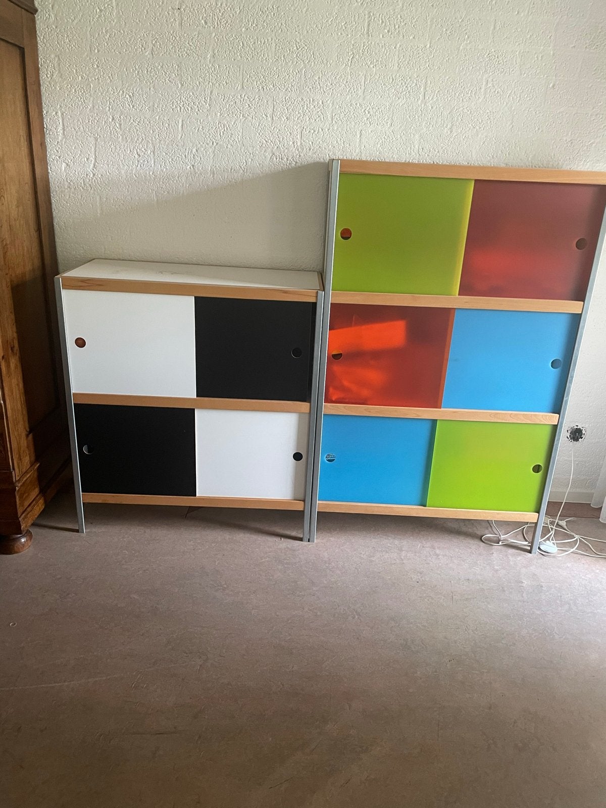 2 KEWLOX opbergmeubels met schuifdeurtjes - Goede staat, Huis en Inrichting, Ophalen of Verzenden, Gebruikt