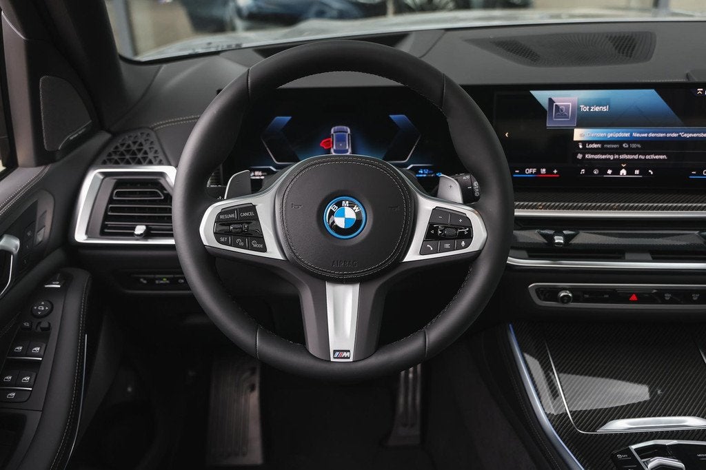 BMW X5 xDrive50e M Sport Automaat / Trekhaak / Panoramadak /, Auto's, Automaat, 2395 kg, Leder, Bedrijf