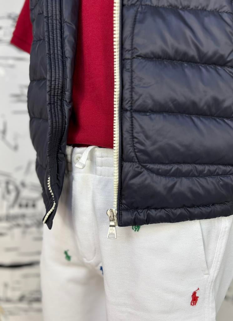 Moncler navy jongens dons bodywarmer jas maat 12, Kinderen en Baby's, Moncler EU, Verzenden, Zo goed als nieuw, Moncler