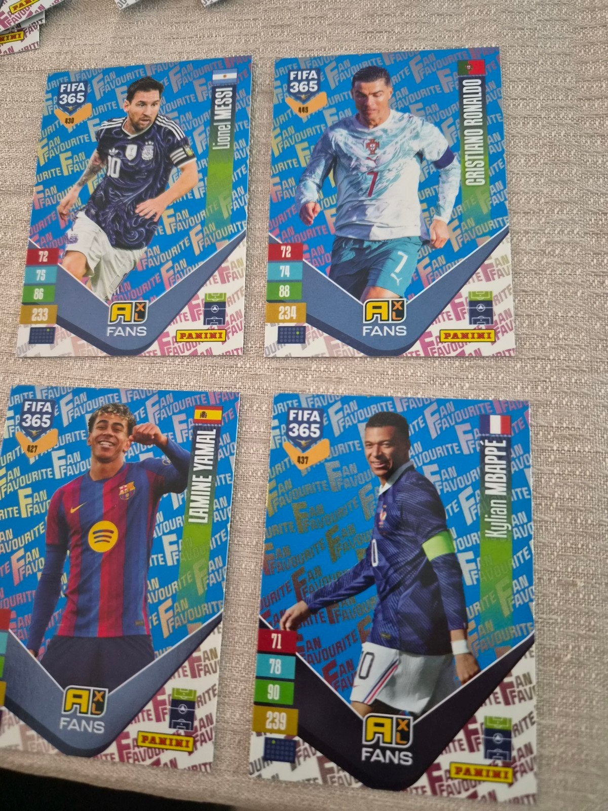 Panini FIFA 365 2027 Adrenalyn XL FAN 202 Messi, Ronaldo,, Verzenden, Zo goed als nieuw, Buitenlandse clubs, Spelerskaart