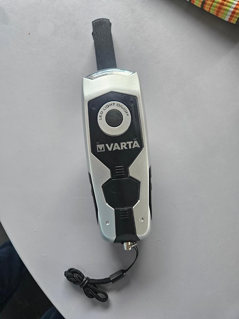 Varta Opwindlamp / Knijpkat - LED zaklamp, Ophalen of Verzenden, Batterij