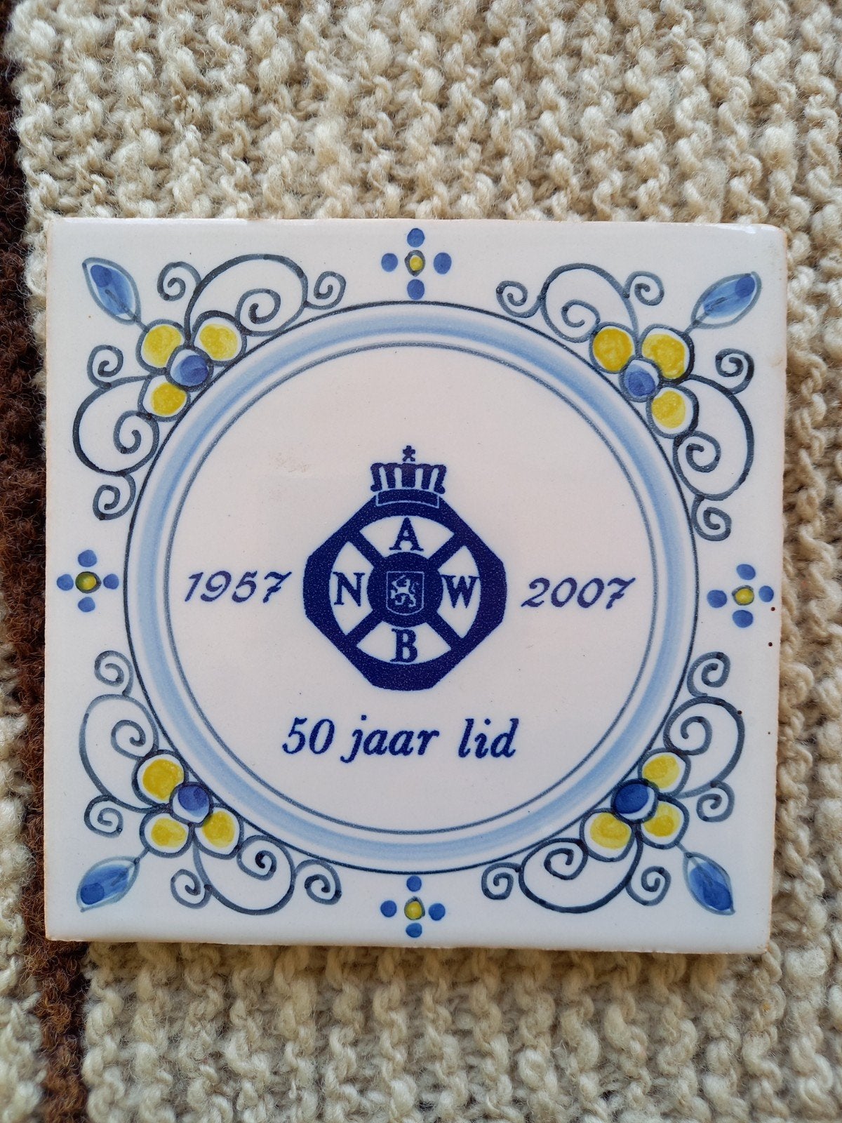 Makkum aardewerk tegel ANWB 50 jaar lid, Ophalen of Verzenden