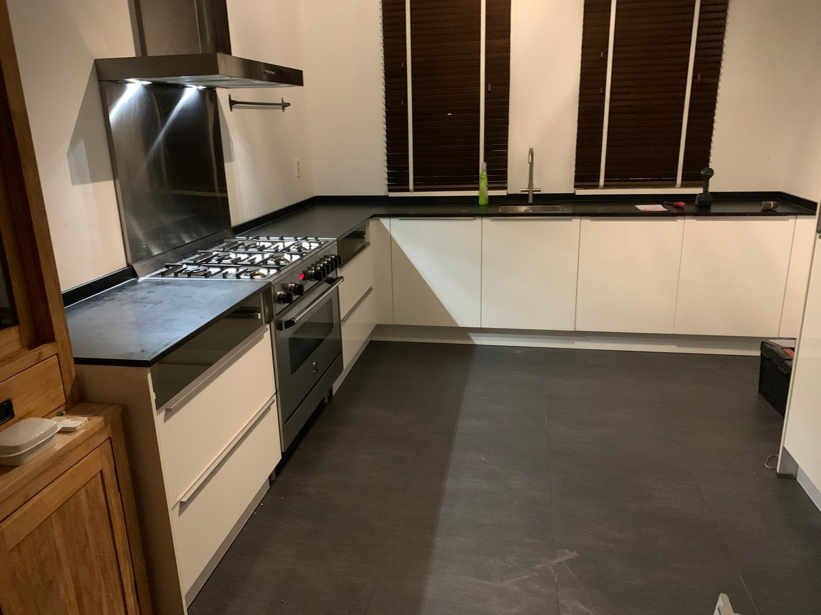 Nette keuken met gasfornuis en inbouwapparatuur, Witgoed en Apparatuur, Fornuizen, Ophalen, Gebruikt, 60 cm of meer, Grill