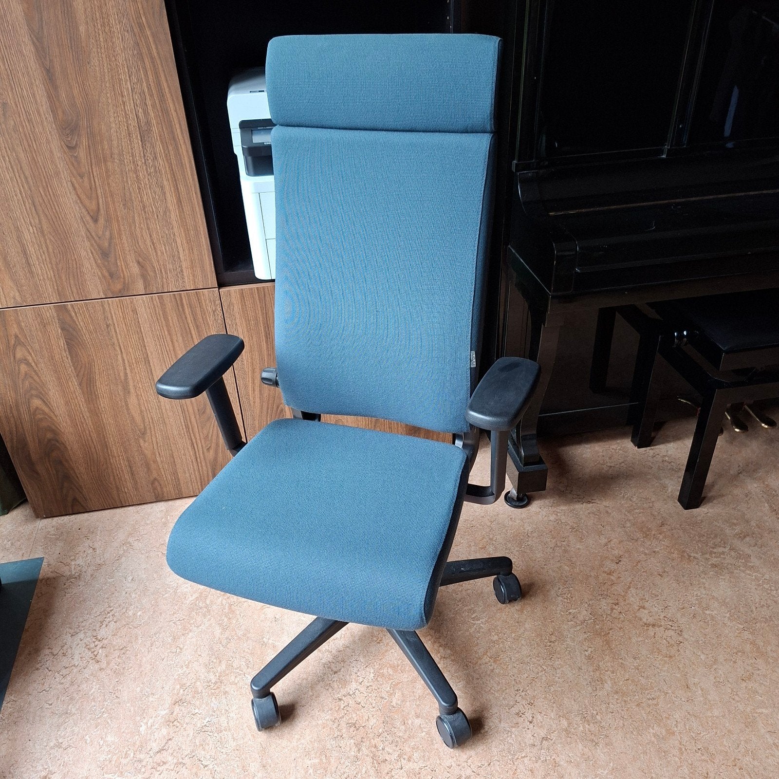 1x Ahrend bureaustoel, huisdiervrij/schoon, Ophalen, Gebruikt, Blauw, Bureaustoel