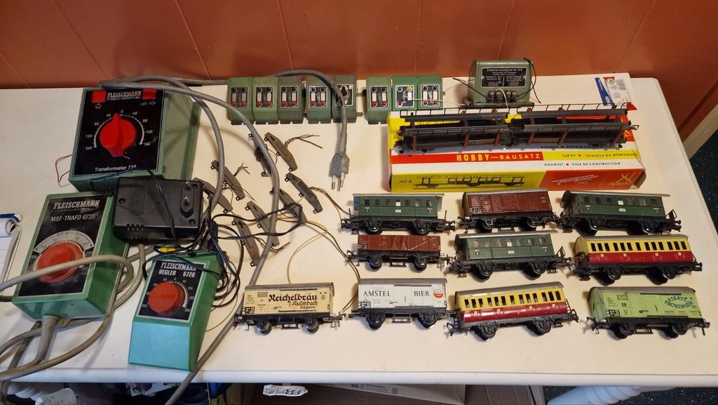 Lot Fleischmann wagons , trafos , spoelen schakelaars HO, Gebruikt, Gelijkstroom, Fleischmann, Wagon