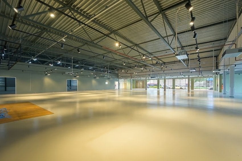 Ruime bedrijfsloods te huur, Huur, Showroom