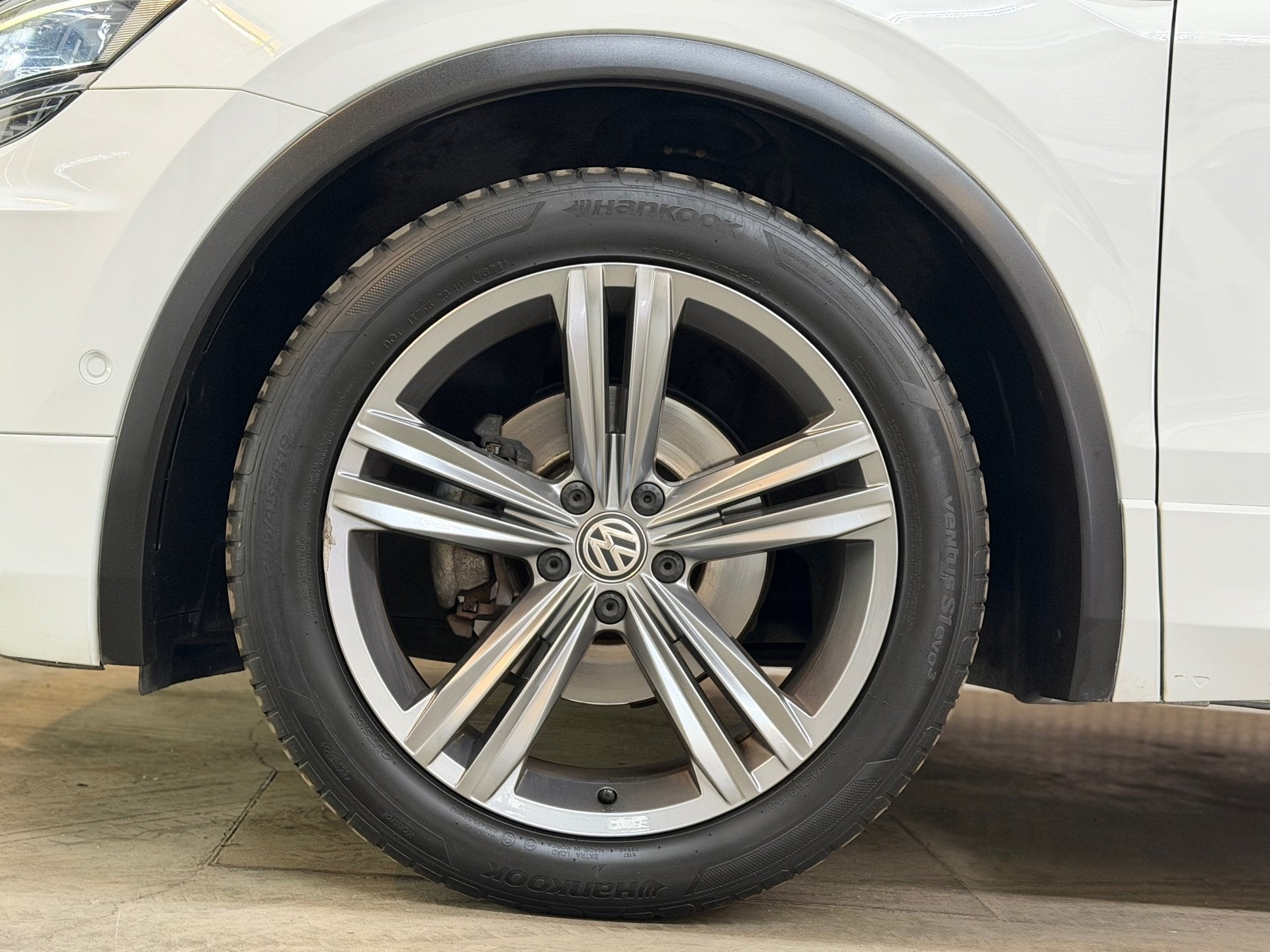Volkswagen Tiguan 1.5 TSI 3x R-Line 2019 DSG LED PANO CAMERA, Auto's, Volkswagen, Euro 6, 150 pk, Wit, Bedrijf