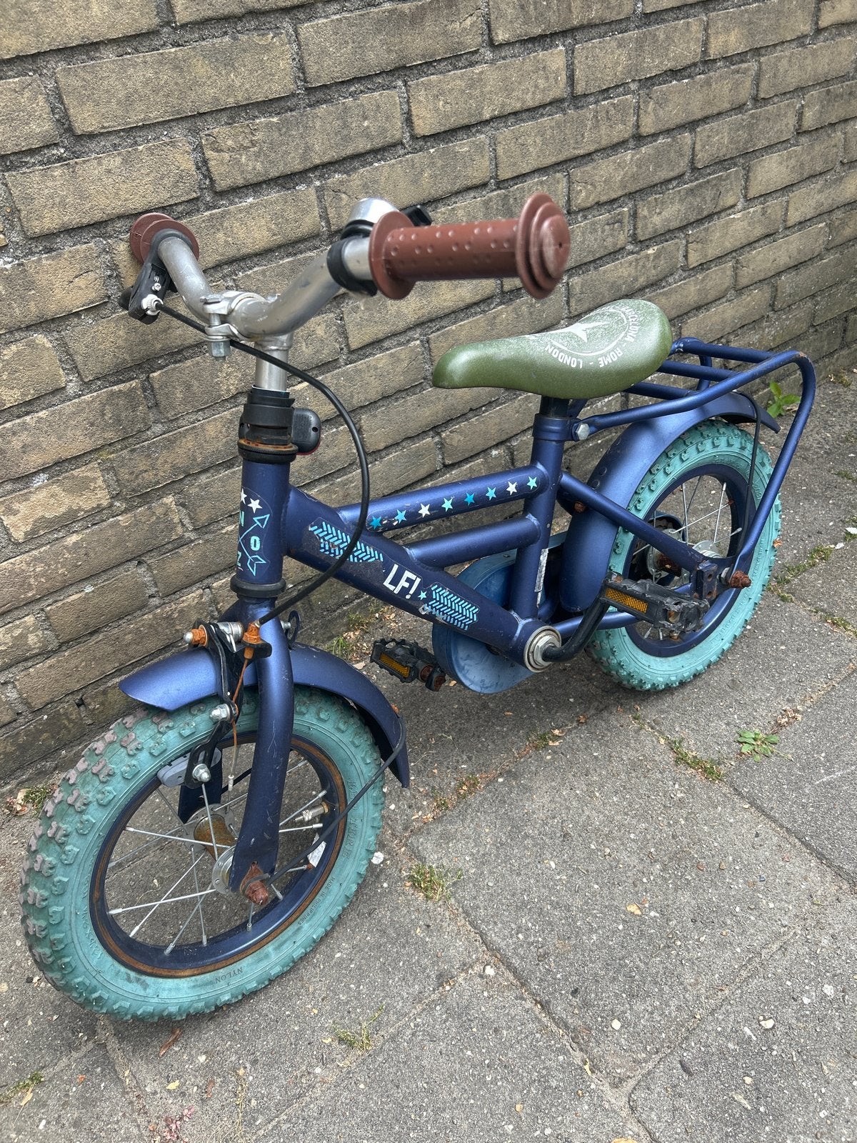 Kinderfiets 12,5 inch - Blauw met groen accenten, Fietsen en Brommers, Ophalen, Gebruikt, Terugtraprem, 16 tot 20 inch