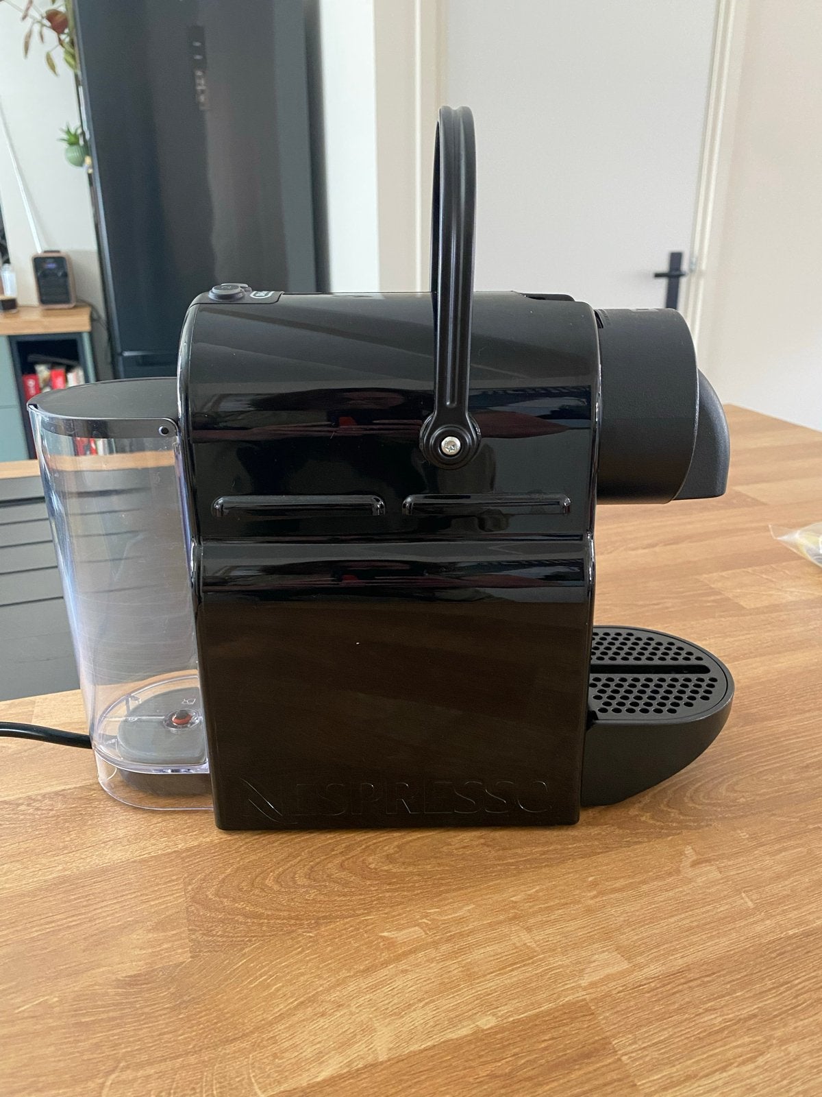 De'Longhi Nespresso Inissia Koffiecupmachine, Witgoed en Apparatuur, Ophalen, Koffiemachine, Zo goed als nieuw, 1 kopje