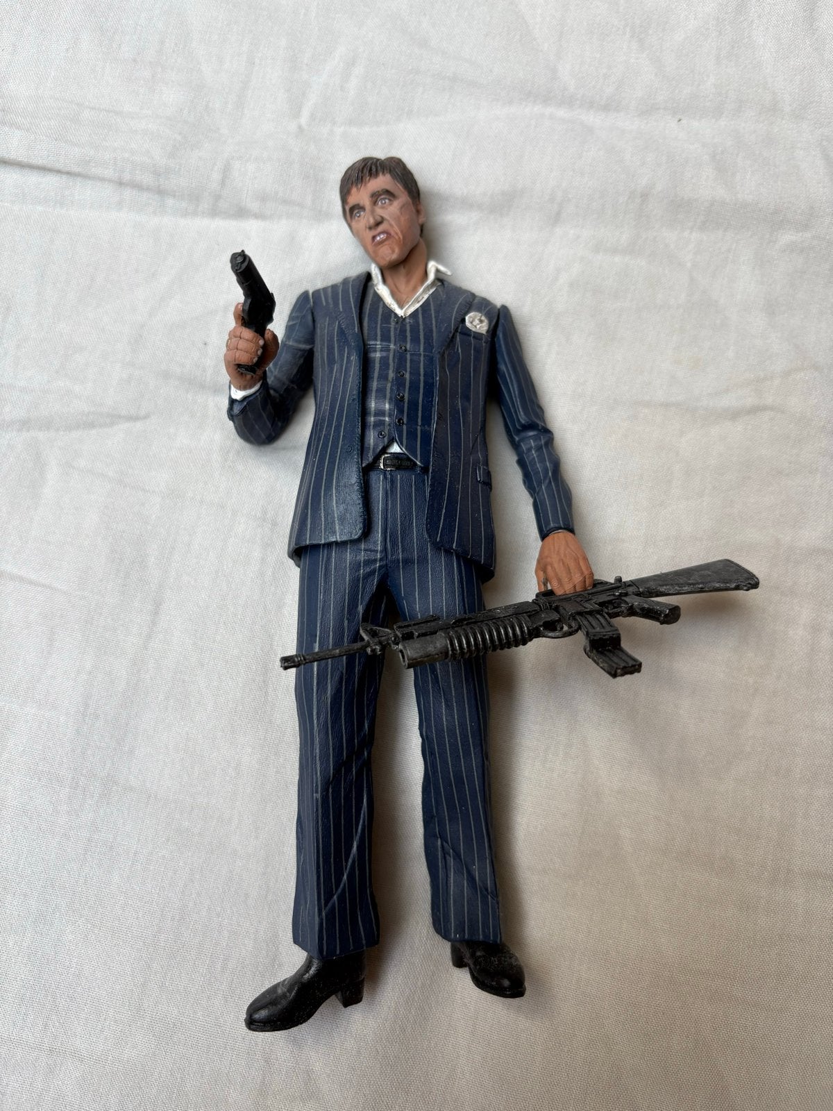 Scarface Tony Montana actiefiguur met wapens NECA, Verzamelen, Ophalen of Verzenden, Zo goed als nieuw