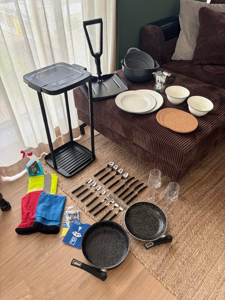 Kampeerset voor 2 personen - bestek, servies, pannen en meer, Ophalen, Zo goed als nieuw
