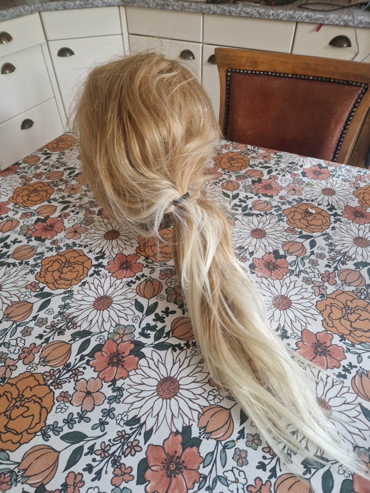 Oefenhoofd met blond haar, Sieraden, Tassen en Uiterlijk, Ophalen of Verzenden, Zo goed als nieuw, Pruik of Haarverlenging