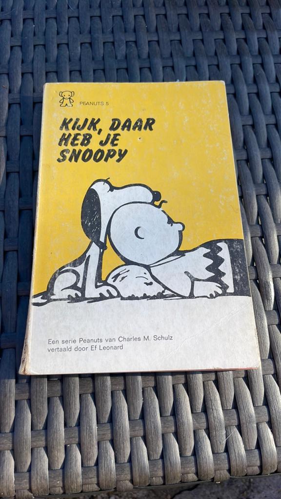 Kijk, daar heb je Snoopy - Peanuts 5 (Vintage Boekje), Eén stripboek, Ophalen of Verzenden, Gelezen