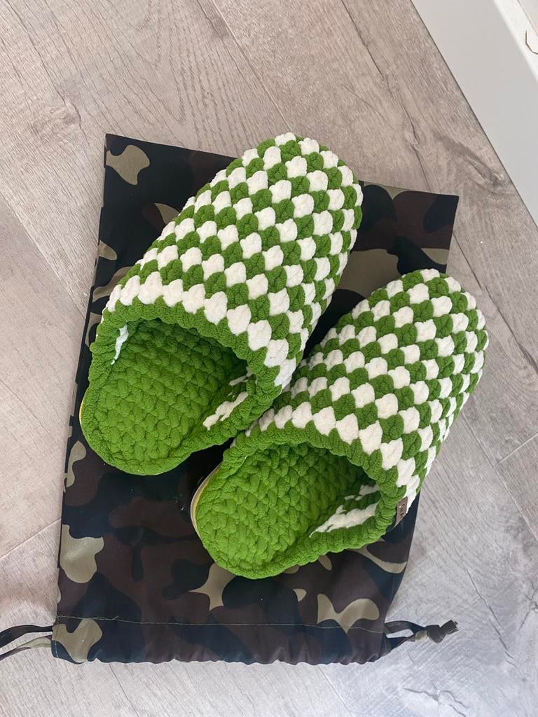 Pantoffels uzurii maat 37, Kleding | Dames, Nieuw, Ophalen of Verzenden, Pantoffels of Sloffen, Groen