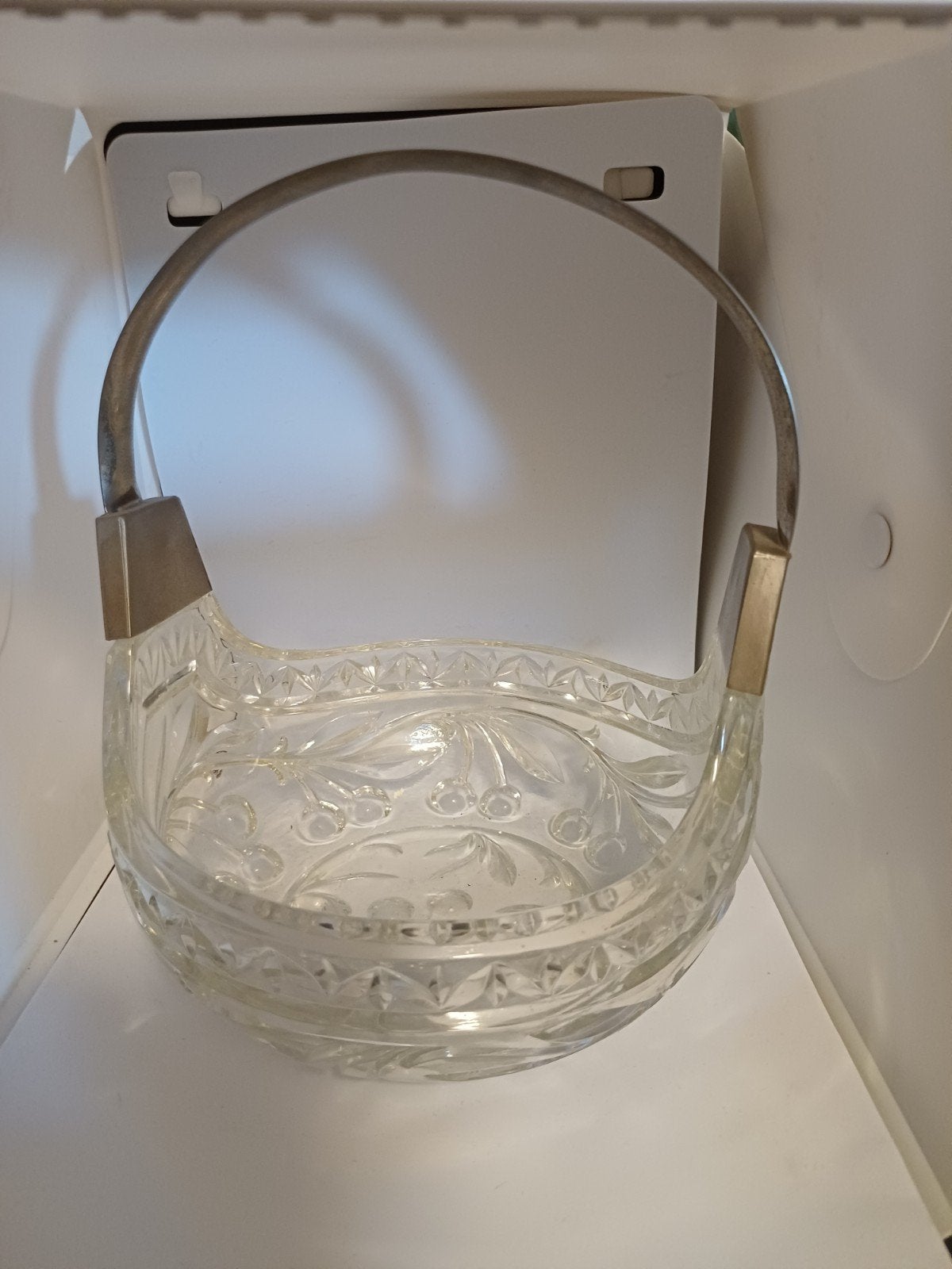 Glazen fruitschaal met zilverkleurige hengsel, Antiek en Kunst, Ophalen of Verzenden